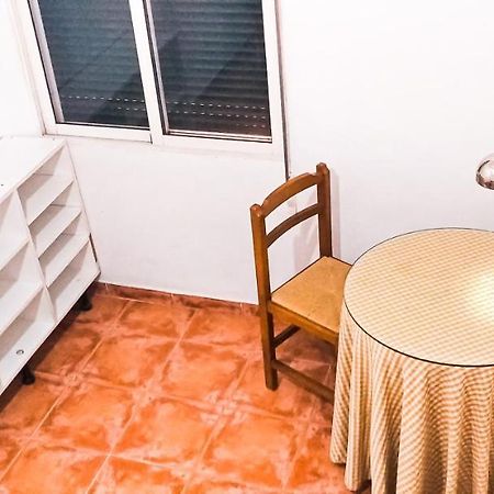 Room In Malaga Center, Homestay "Window To Road" - Habitacion En Apartamento, Ventana A La Careterra! Экстерьер фото